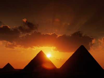 400_1189468462_pyramids-at-sunset