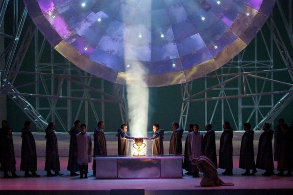 copia-de-acto-i-adoracion-del-grial-por-los-caballeros