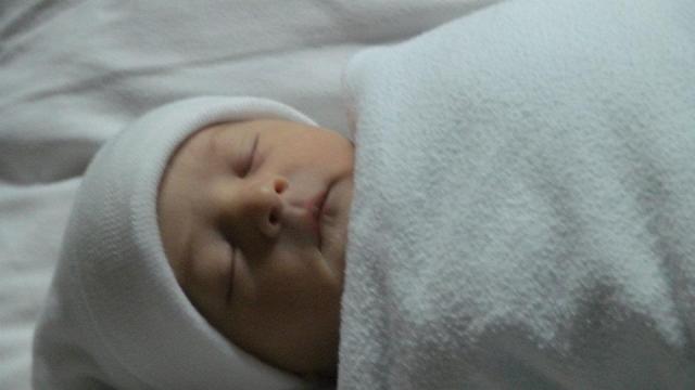 384060_312939258732915_