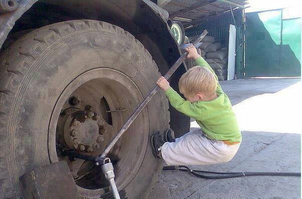 556305_381560401967048_2041290673_n