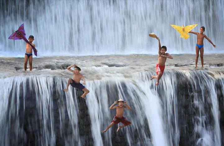 64396_260570760734824_1244997597_n