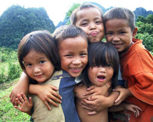 ninos_felices_a180350588011deda1a9b42721