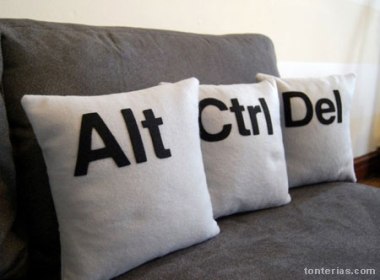 20090422092531_cojines-sofa-informatico-reset-control-alt-del
