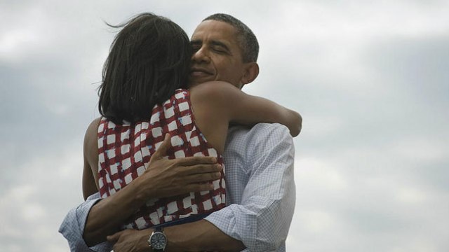 obama-michelle-abrazo