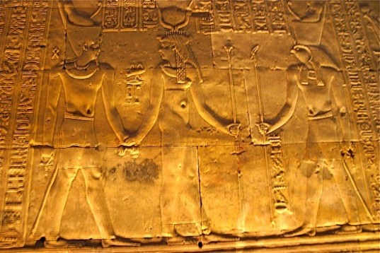 1.1254532095.horus-with-isis-and-osiris