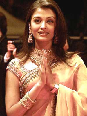 ashwariya-rai-namaskar